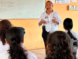 Maestros en México ayudan a la educación de los alumnos refugiados